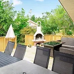 Ferienhaus Garden View Holiday Home in V ggerl se with Sauna