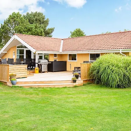 Ferienhaus Garden View Holiday Home in V ggerl se with Sauna Bøtø By