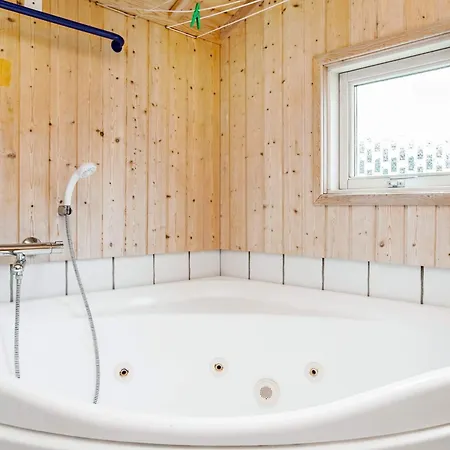 4 Star In Vaeggerlose Bøtø By
