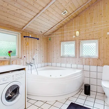 4 Star In Vaeggerlose Bøtø By